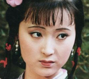 红楼梦宝玉为何让晴雯给黛玉送手帕而不是袭人？