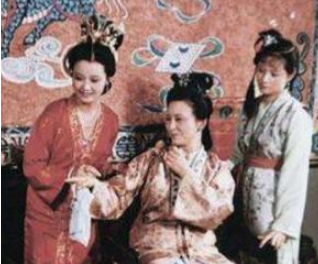 红楼梦刘姥姥进大观园时，王夫人送给他一百两银子是为何？