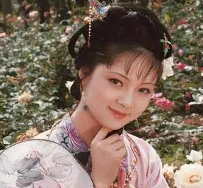 红楼梦螃蟹宴会上薛宝钗作的什么诗？有何含义