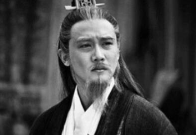 诸葛亮自贬三级，为何仍然是职位最高的官员呢？