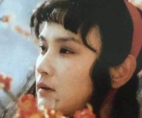 红楼梦中李纨与宝玉之间有何交集？关系如何?