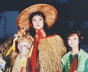 红楼梦中邢夫人对宝玉是什么态度？是真的疼爱他吗？