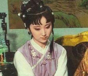 红楼梦黛玉进入贾府后为何会与宝玉住在一起？谁安排的？