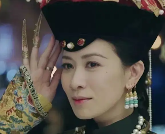 在古代清宫妃子总是带着甲套，是因为什么？
