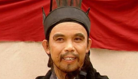 初见面时刘备为何会轻视庞统？是因为庞统长得丑吗？