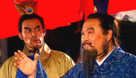 在吕布和刘备之间，陈宫为什么没有选择辅佐刘备？