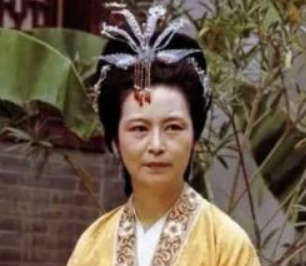 红楼梦中王夫人主动告诉贾母晴雯被撵一事，是为何？