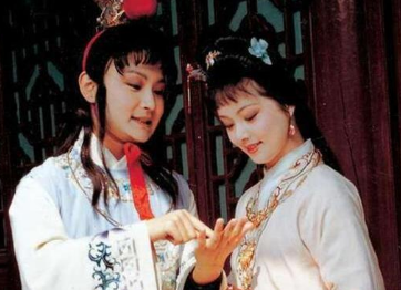 红楼梦中，金陵十二衩之间有什么联系？