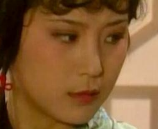 红楼梦中彩云讨好奉承赵姨娘贾环是为了什么？