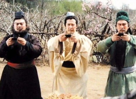 刘备作为三国时期的君主 刘备为什么不敢第一个称帝