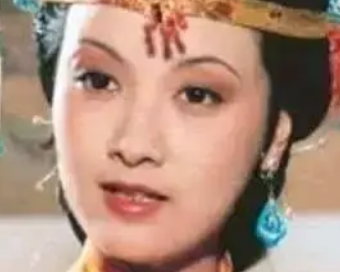 红楼梦中贾母过生日时，王夫人是如何凑出三百两银子的？