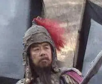在正史中，夏侯惇与吕布二人之间的实力有何差距？