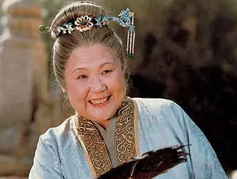 红楼梦中贾母为什么任由薛宝钗不断挤兑贾宝玉和林黛玉？