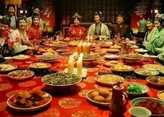 红楼梦中的八月十四，贾珍和尤氏在这一天做了什么？