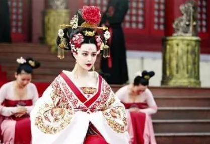 吕后和武则天都是女强人 两人谁更加厉害