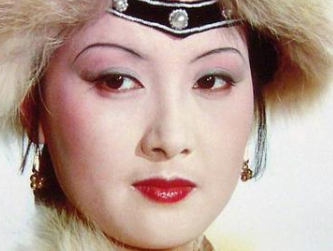 红楼梦中进荣国府后，刘姥姥为何要打板儿？