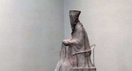 陈克《菩萨蛮·绿芜墙绕青苔院》：此词造境深细，推陈出新