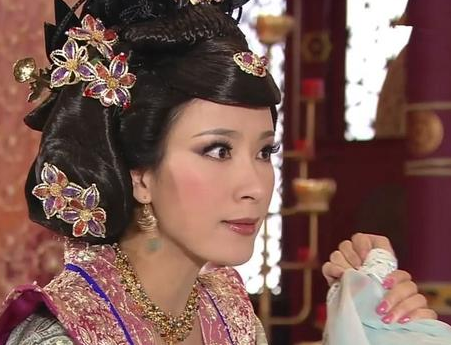 古代皇帝的女人不是不愁吃穿吗 那么后宫的妃子为什么你死我活的争宠 