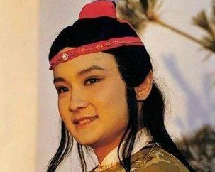 红楼梦中周瑞家的送宫花来到梨香院后，王夫人与薛姨妈在说什么？