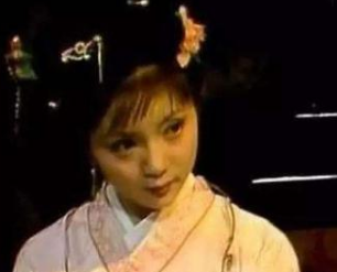 红楼梦中在王夫人面前暴露宝黛的关系亲密，薛宝钗为何这么做？