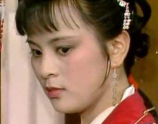 红楼梦中袭人为何称呼宝玉为宝兄弟？原因是什么？