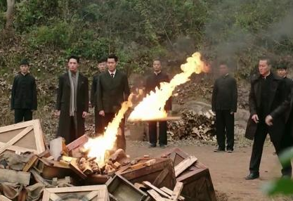 《流光之城》剧情遭网友质疑，火烧鸦片有何不妥？