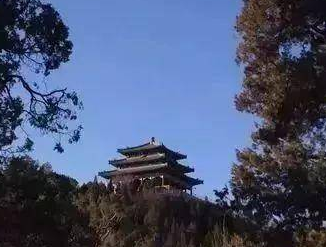 崇祯皇帝吊死的树为何拴铁链？