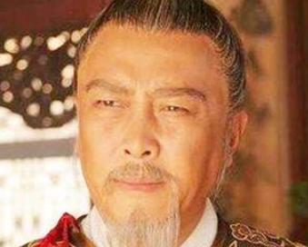 在古代宰相告老还乡之后的权力如何？与地方县令相比谁大？