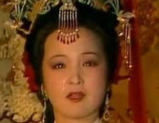 红楼梦宫里的太监为何回来贾府借银子？原因是什么？