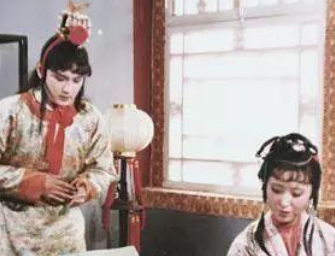 红楼梦黛玉进入贾府之后，都有哪些变化？