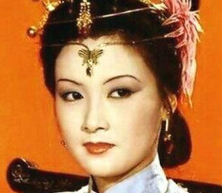 红楼梦中王熙凤与薛宝钗之间的关系怎么样？