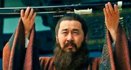 在宛城之战中曹操丧子丧侄，为何最伤心的却是典韦之死？