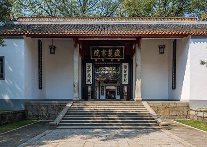 历史上教师的地位是什么样的 教师这一称谓出自什么地方