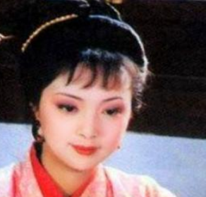红楼梦中薛宝钗对宝玉是一种什么样的感情?