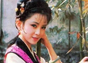 晴雯被王夫人撵出大观园时，为什么不向贾母求救呢？