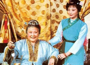红楼梦中贾母有四个孙子，为什么偏爱贾琏和贾宝玉呢？