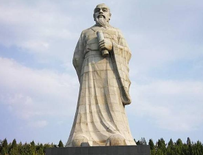 荀况：战国时思想家、哲学家、教育家，儒家学派代表人物