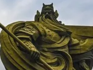 有哪些与关羽相关的轶事典故？后世是如何评价他的？