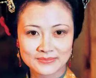 红楼梦中王熙凤与尤氏二人相比，谁的办事能力更强？