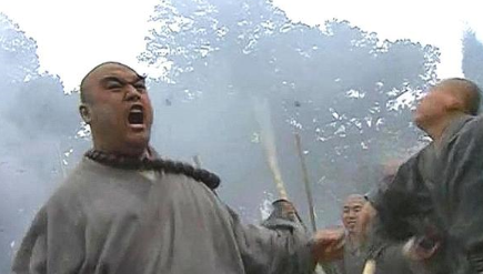 鲁智深为什么会有“花和尚”这个外号？他有犯戒律吗？