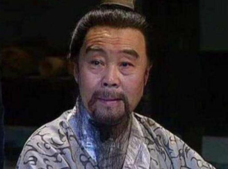孔融晚年的时候为什么会被曹操满门抄斩呢？