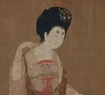 在唐朝时期，女性hi如何修饰自己的？