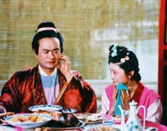 红楼梦中薛蟠是个有趣的人吗？在他身上发生过哪些趣事？