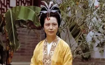 《红楼梦》成事不足败事有余，贾宝玉被宝钗挤兑后闯下大祸