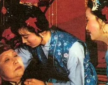 红楼梦贾府祠堂在中秋节前夕发生了异响，真相是什么？