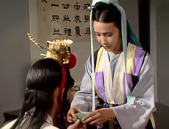 红楼梦中妙玉用自己的杯子给贾宝玉斟茶，贾宝玉为什么不喝？