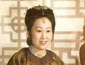 红楼梦中黛玉进贾府时为何不像宝钗从正门进？