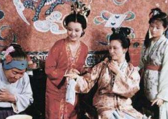 红楼梦中刘姥姥二进荣国府后，贾母送了什么给她？