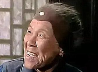 红楼梦中刘姥姥将贾母递过来的半杯茶一饮而尽是为何？