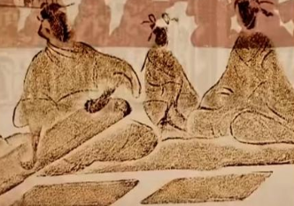 东汉士族是如何品评人物的？他们的标准和表达方式是什么？